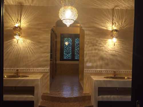 bathroom with Moroccan plaster Tadelakt